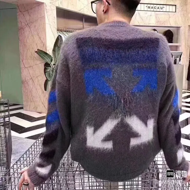 ♻️💯Upper body reference model picture❤️New top-quality proven version OFFWHITE (OW) gradient mohair striped arrow sweater hoodie gradient rendering arrow couple sweater Mohair (English Mohair; Turkish: MUKHYAR) refers to the coat of Angora goats, also known as Angora goat hair. The name comes from Turkish, meaning "the best hair". It has good elasticity, pressure resistance and special luster. It is an excellent raw material for making plush fabrics and one of the most advanced animal textile fiber raw materials in the world market. Mohair has a shape similar to long wool. The fiber surface is smooth, strong luster, high strength, good elasticity, less curl, and easy to wash. Mohair can be used in jacquard blankets, long-haired coats and high-gloss wool fabrics. Mohair sweaters from ow are released every year🛒 The same style and ever-changing colors. There is really no girl who doesn’t love it. It is super suitable for wearing under a down jacket in winter without being bulky! If the lower body is missing, their favorite os version🙋🏻‍♀️ intuitively adds natural softness and fairy beauty effect, which is the best choice! The upper body is lightweight and does not weigh down the body while keeping warm. The sleeves and the gradient arrow parts on the back are repeatedly patterned until the gradient level is satisfied before large-scale products are released. The craftsmanship is extremely demanding. Each sweater is woolen at least ten times to give it a plush, thick feel and good fluffiness! ✅ Fabric composition: 50% mohair 32 spandex 18% wool, three-level anti-pilling Color: black and white gradient Sizes Mohair is lighter and softer, so be careful not to machine wash it, not machine washable! ! emphasize! !  ⚠️Hand wash with warm water and cold water P:440